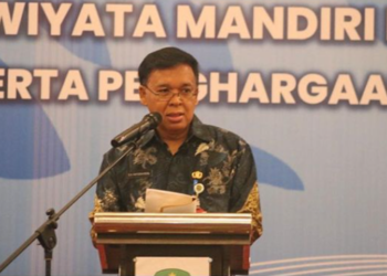 Rizal Serahkan Penghargaan Sekolah Adiwiyata dan Proklim Lestari 2023