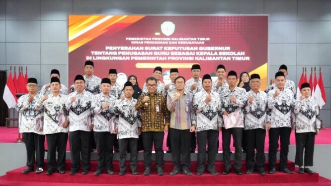 Pj Gubernur Lantik 20 Kepsek SMA/SMK/SLB