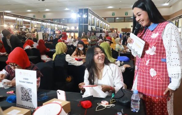 Antusias Peserta Ikuti Lokakarya Sulam Tumpar