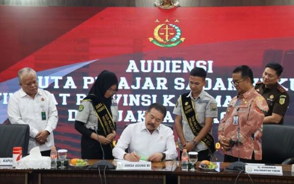 Duta Pelajar Sadar Hukum Kaltim 2024 Lakukan Kunjungan ke Kejaksaan Agung Jakarta