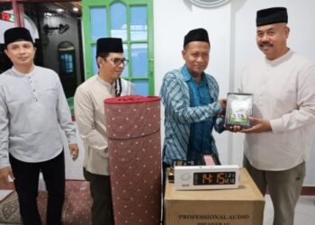 Bupati Kutai Kartanegara Serahkan Bantuan di Safari Ramadan Loa Janan
