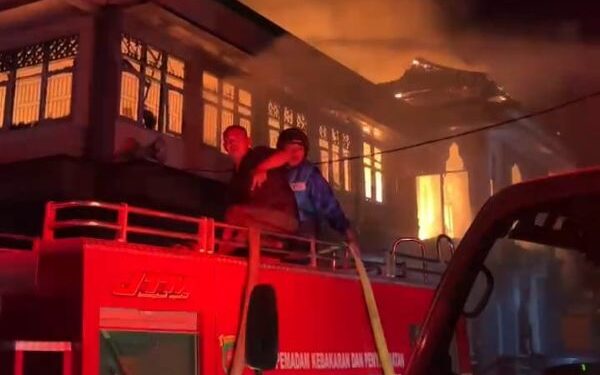 Gedung Kantor Pesantren Nabil Husein Samarinda Terbakar