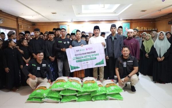 Sekda H. Sunggono Apresiasi Distribusi Beras ke Pesantren