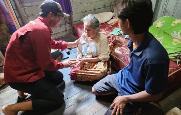 Pemdes Segihan Beri Bantuan Warga Terdiagnosis Penyakit Kronis