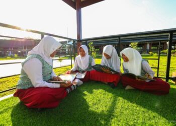 Bahasa Kutai Ajarkan Bahasa Kutai Sebagai Muatan Lokal