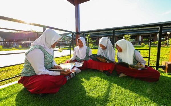 Bahasa Kutai Ajarkan Bahasa Kutai Sebagai Muatan Lokal