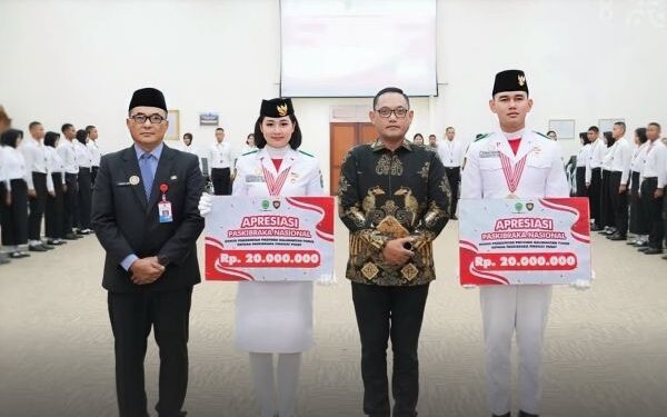 Dua Pelajar Kaltim di Upacara HUT RI ke-79 2024 di IKN Diberi Bonus Rp20 Juta
