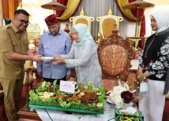 Bupati dan Istri Hadiri Ulang Tahun Ratu Sekar Asih