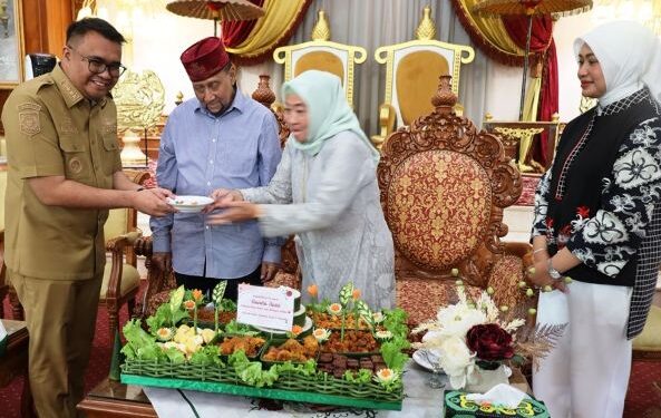 Bupati dan Istri Hadiri Ulang Tahun Ratu Sekar Asih