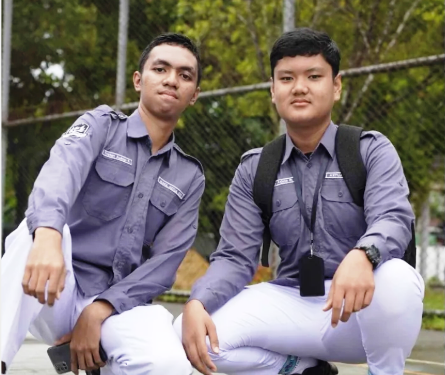 Duo membanggakan. Dua siswa SMAN 1 Sangatta Utara, Tristan (kiri) dan Arjuna (kanan) sedang mengukir prestasi untuk Kalimantan Timur di kencah nasional.