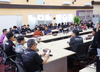 Kunjungan ini tidak hanya memberikan wawasan bagi mahasiswa mengenai implementasi teknologi informasi di pemerintahan, tetapi juga membuka peluang kolaborasi penelitian, magang, hingga pengembangan aplikasi berbasis kebutuhan daerah (Foto: kaltimprov.go.id).