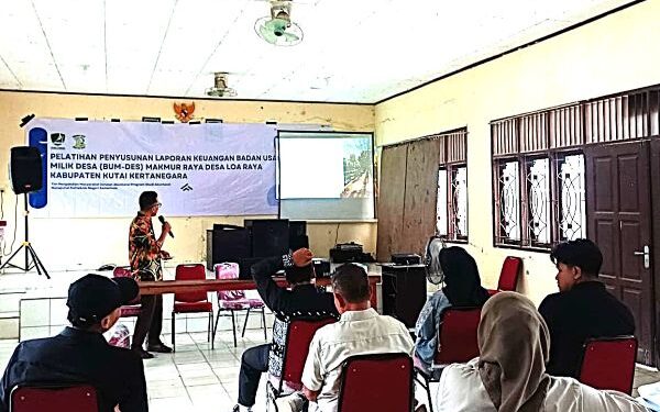 Jurusan Akuntansi Polnes Beri Pelatihan Penyusunan Laporan Keuangan BUM-Des Makmur Raya Kukar