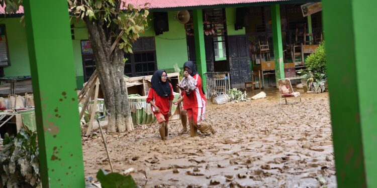 Mendikdasmen Kunjungi SMA Negeri 1 Batang Anai