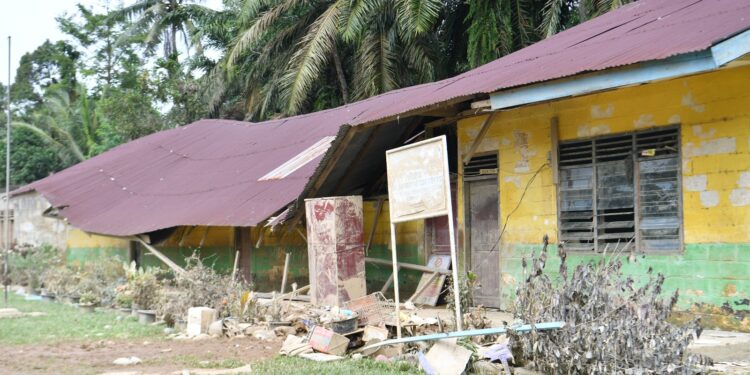 Mengintip Kondisi SD Sekoci Langkat yang Luluh Lantak Dihantam Banjir