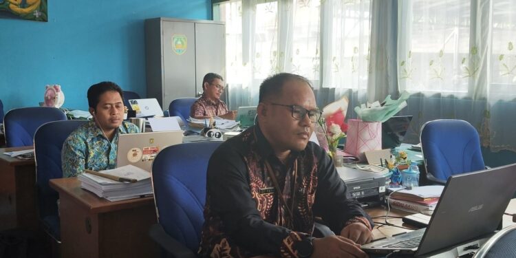 Guru MTsN 1 Paser Perdalam Penyusunan Soal HOTS Literasi dan Numerasi