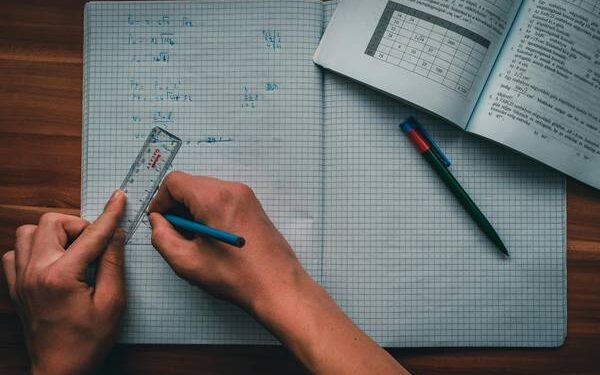 Sering Dianggap Sulit, Ini 3 Perbedaan Utama Soal LOTS vs HOTS yang Wajib Siswa Tahu!