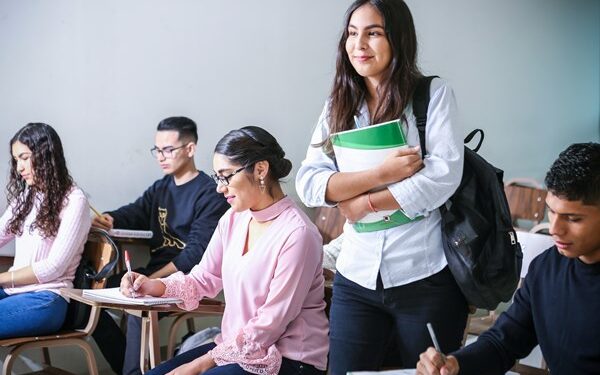 Gak Cuma Modal IPK: 5 Hal Penting “Persiapan Budaya” Sebelum Kuliah ke Luar Negeri!
