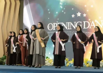 Anggun Berbusana Muslimah Bawa Pesan Takwa