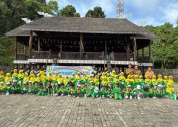 Murid TK Islam Raudhatul Jannah Kunjungi Rumah Adat Samarinda