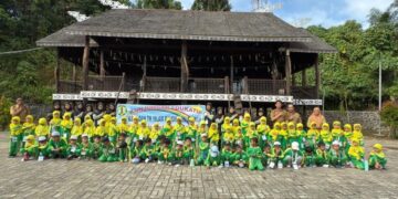 Murid TK Islam Raudhatul Jannah Kunjungi Rumah Adat Samarinda