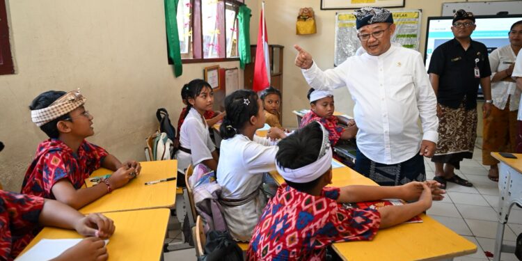 Mendikdasmen: Ikatlah Ilmu Dengan Menulisnya