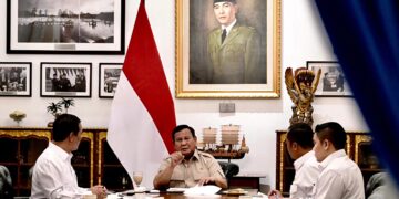 Menjemput Berkah di Tengah Ancaman “Godzilla”
