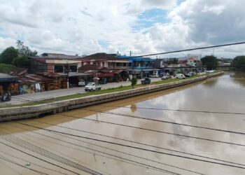 Sempadan sungai Jalan Tarmidi Kec. Samarinda Kota yang difoto dari atas Jembatan III Lambung Mangkurat. Foto: nisita