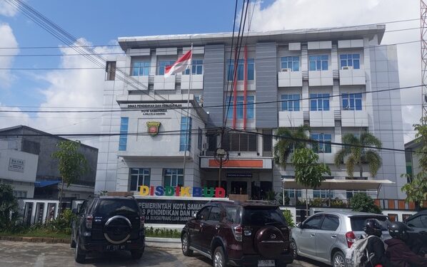 Gedung Dinas Pendidikan dan Kebudayaan Kota Samarinda Jl. Biola No. 4A yang tampak dari depan. Foto: nisita