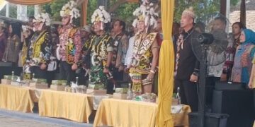 Walikota Samarinda H.Andi Harun berada bersama Wawali, Ketua Adat, unsur Forkompinda dan DAD Kaltim. Foto: Taufiq/Nisita