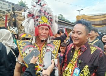 ‎Ketua Adat Pampang Tersenyum Bangga di Ujung Festival