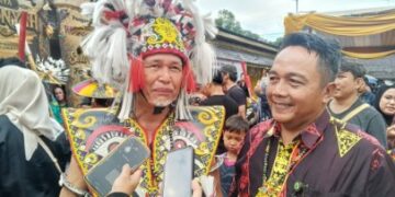 ‎Ketua Adat Pampang Tersenyum Bangga di Ujung Festival