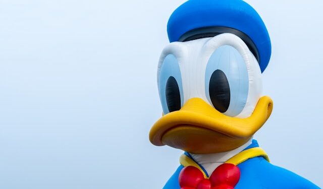 Menertawakan Kesialan, Alasan Kita Perlu Menjadi ‘Donald Duck’ Sesekali