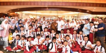 Kemendikdasmen-MD Entertainment Salurkan 2.500 Pasang Sepatu untuk Anak Korban Banjir Aceh