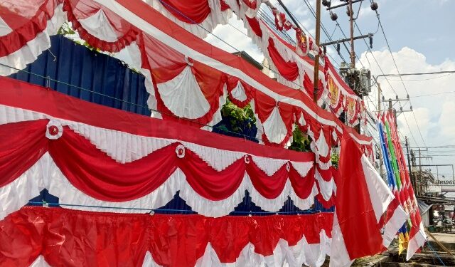 ‎Pedagang Bendera di Samarinda Terimpit Efisiensi Anggaran dan Gempuran Pasar Digital