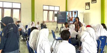 Siswa Kelas X SMAN 6 Dibekali Public Speaking Oleh Jurusan Administrasi Bisnis Polnes Samarinda