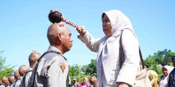Tradisi Penyiraman Air Kembang Warnai Pembentukan Bintara Polri 2026 di Tidore