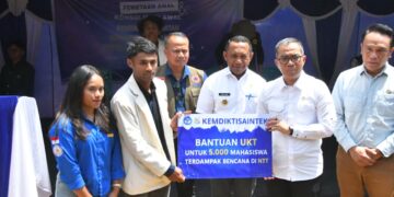 Menristekdikti Sambung Asa Pendidikan di Tanah Manggarai Pascagempa