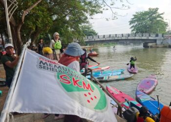 Membersihkan Sampah Sungai Dengan Lomba