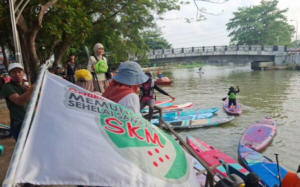 Membersihkan Sampah Sungai Dengan Lomba
