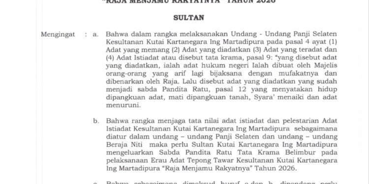 Keriangan Menyiram Air Berbalut Tata Krama Adat Kutai