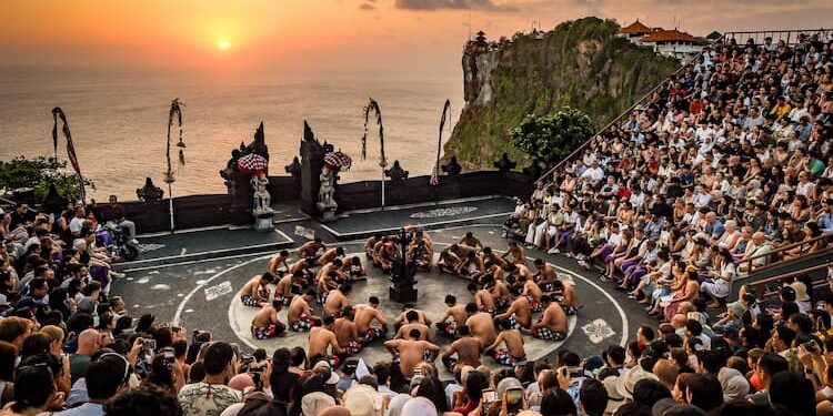 Pariwisata Indonesia Catat Lonjakan Wisman dan Wisnus