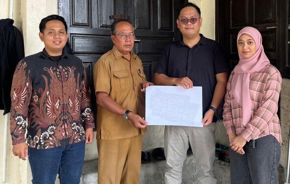 Tim Dosen Polnes Perkenalkan Pemanfaatan Peta Teknis Jaringan Air Bersih dan Listrik Sarana RSUD AWS